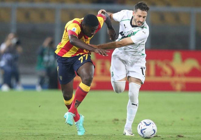 一个在纸面 一个在纸面